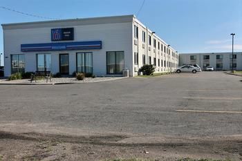 Motel 6 Fargo - North
