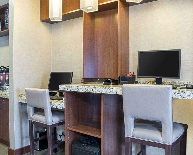 Hotel Comfort Suites Fargo
