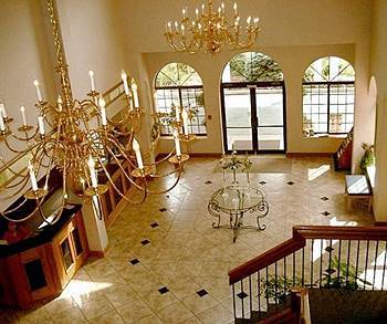 Posada South Shore Inn