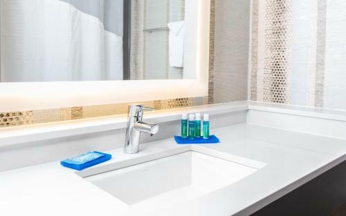 Holiday Inn Express Hotel & Suites Eugene Downtown - University