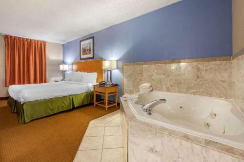 Hotel Days Inn & Suites Amish Country Lancaster