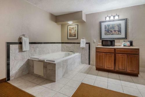 Hotel Days Inn & Suites Amish Country Lancaster