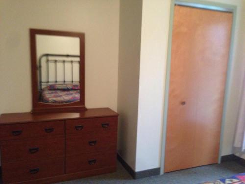 Motel All Suites Inn Budget Host