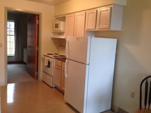 Motel All Suites Inn Budget Host