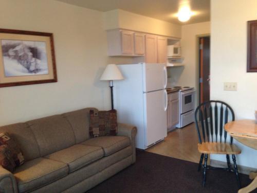Motel All Suites Inn Budget Host