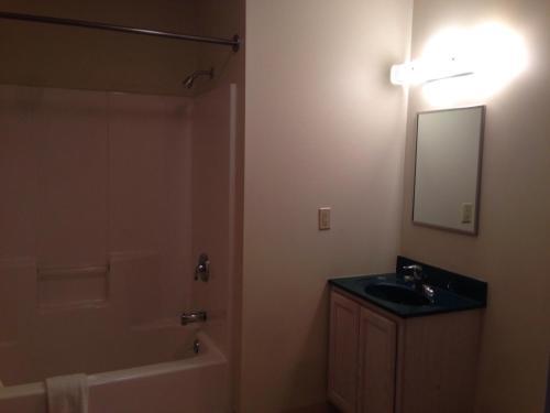 Motel All Suites Inn Budget Host