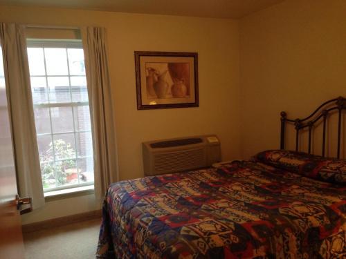 Motel All Suites Inn Budget Host