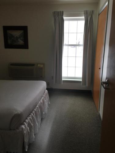 Motel All Suites Inn Budget Host