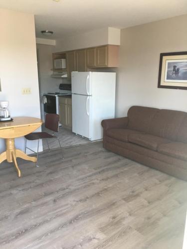 Motel All Suites Inn Budget Host