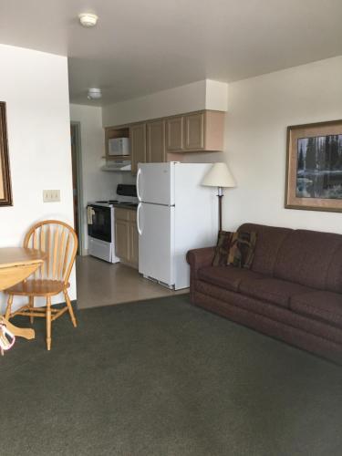 Motel All Suites Inn Budget Host