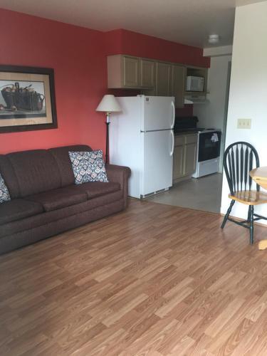 Motel All Suites Inn Budget Host