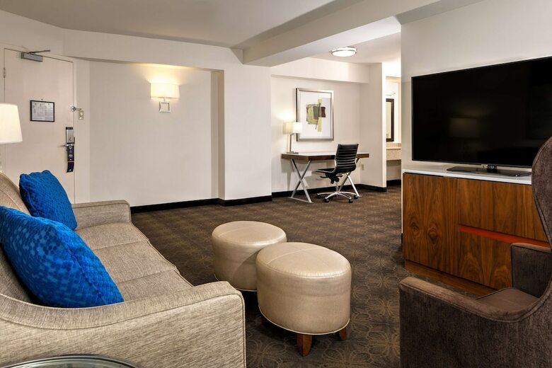 Doubletree By Hilton Hotel & Suites Pittsburgh Downtown