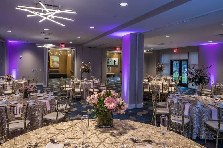Doubletree By Hilton Hotel & Suites Pittsburgh Downtown