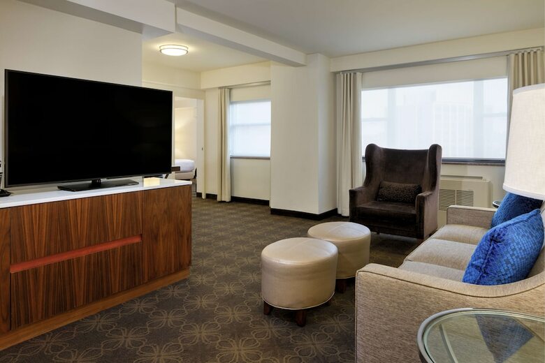 Doubletree By Hilton Hotel & Suites Pittsburgh Downtown