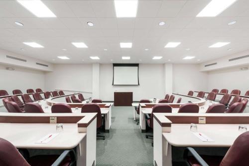 Hotel Ramada Conference Center