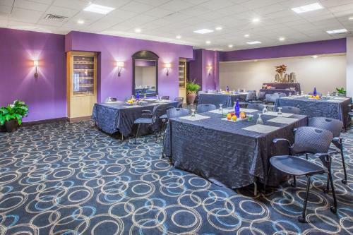 Crowne Plaza Hotels & Resorts Reading