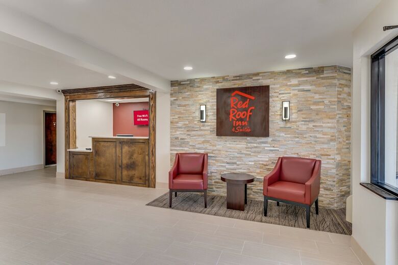Hotel Ambassador Inn & Suites