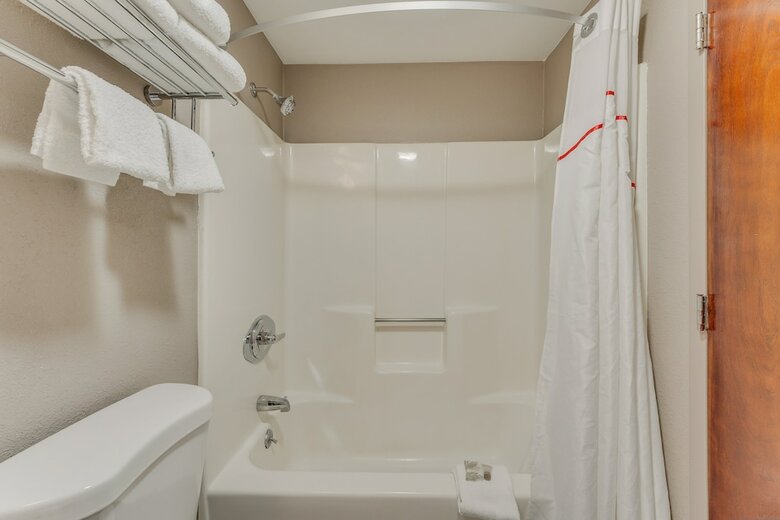 Hotel Ambassador Inn & Suites
