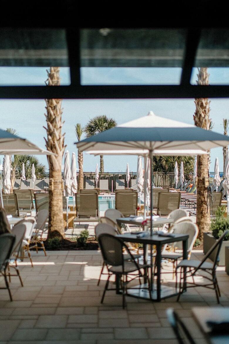 Hotel The Beach House A Holiday Inn Resort