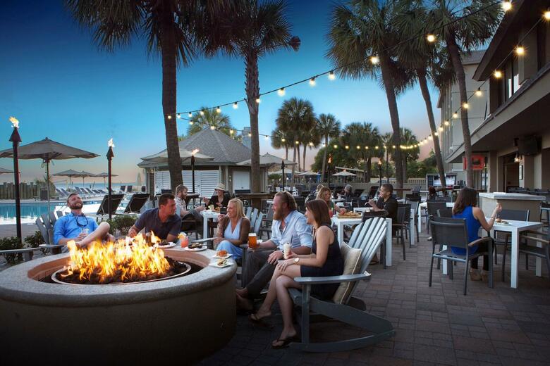 Hotel The Beach House A Holiday Inn Resort