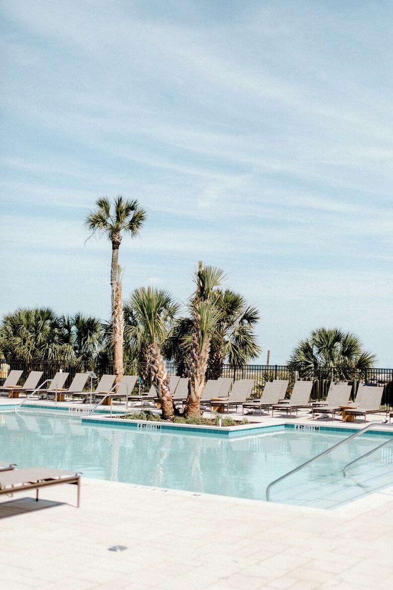 Hotel The Beach House A Holiday Inn Resort