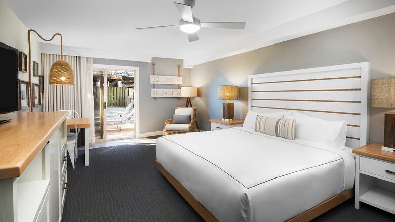 Hotel The Beach House A Holiday Inn Resort