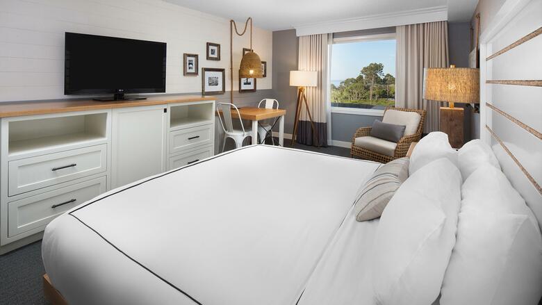 Hotel The Beach House A Holiday Inn Resort