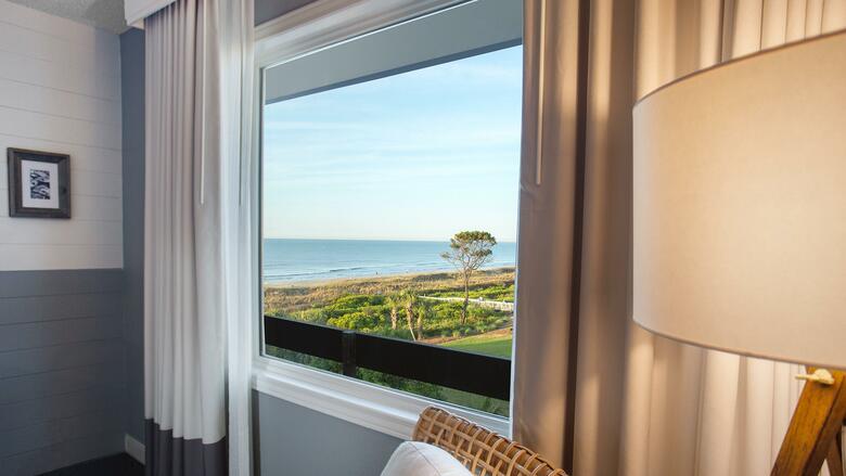 Hotel The Beach House A Holiday Inn Resort