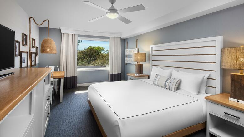 Hotel The Beach House A Holiday Inn Resort