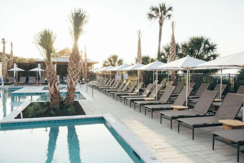 Hotel The Beach House A Holiday Inn Resort