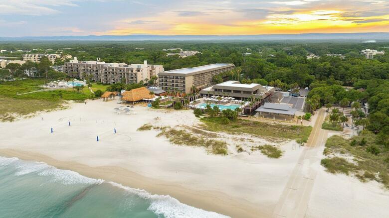 Hotel The Beach House A Holiday Inn Resort