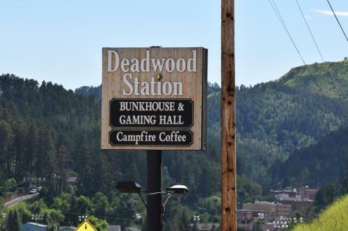 Motel Deadwood Station Bunkhouse And Gambling Hall