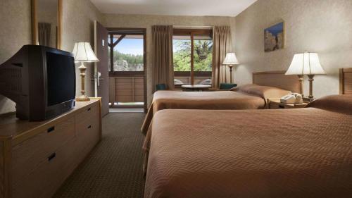 Hotel Magnuson Grand Rushmore View
