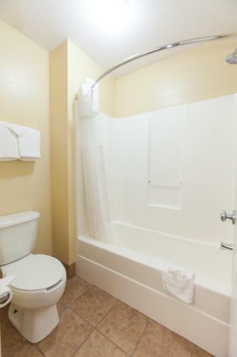 Hotel Douglas Inn & Suites