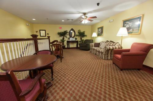 Hotel Douglas Inn & Suites