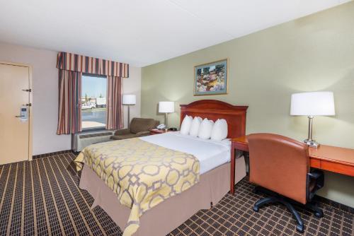 Hotel Baymont Inn & Suites - Clarksville