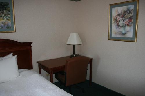 Hotel Baymont Inn & Suites - Clarksville