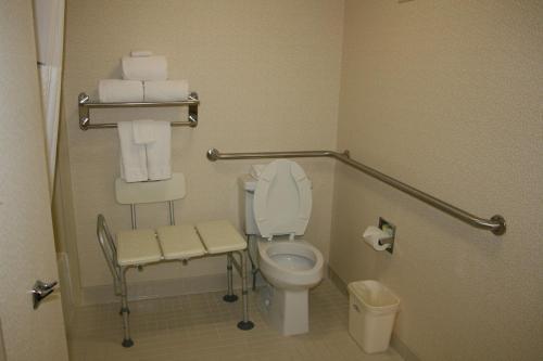 Hotel Baymont Inn & Suites - Clarksville