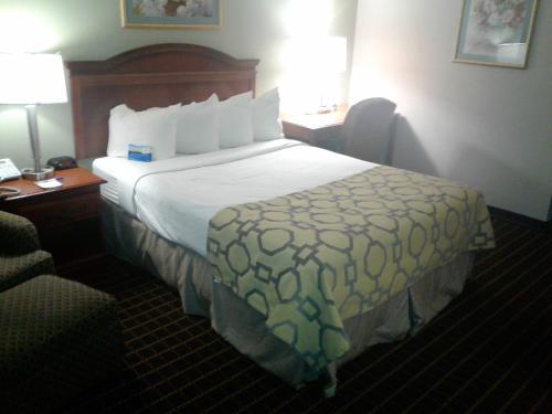 Hotel Baymont Inn & Suites - Clarksville