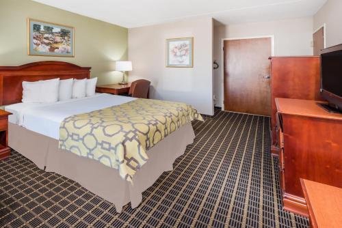 Hotel Baymont Inn & Suites - Clarksville