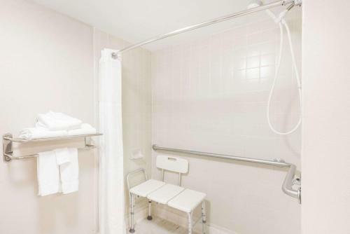 Hotel Baymont Inn & Suites - Clarksville