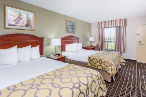 Hotel Baymont Inn & Suites - Clarksville