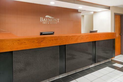 Hotel Baymont Inn & Suites - Clarksville