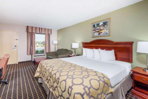 Hotel Baymont Inn & Suites - Clarksville