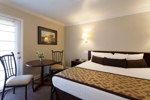 Hotel Reagan Resorts Inn