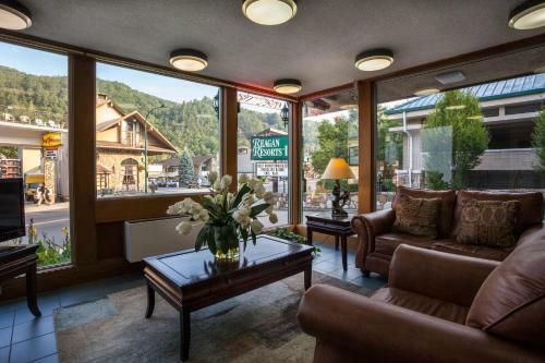Hotel Reagan Resorts Inn