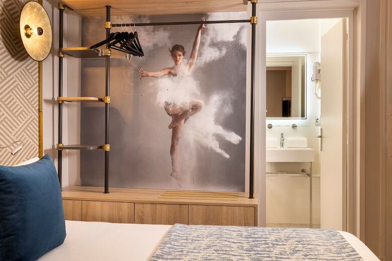 Hotel Nude Paris - Color Vision