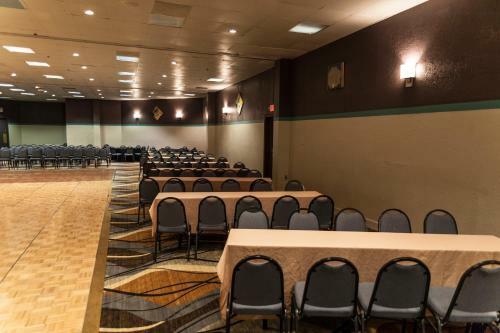 Hotel Fifth Season Inn & Suites