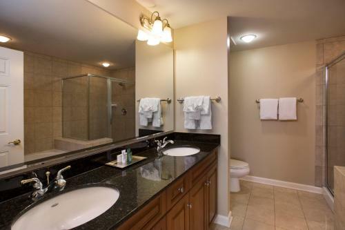 Hotel Royale Palms By Hilton