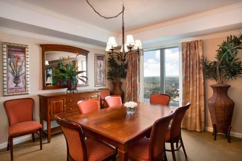 Hotel Royale Palms By Hilton